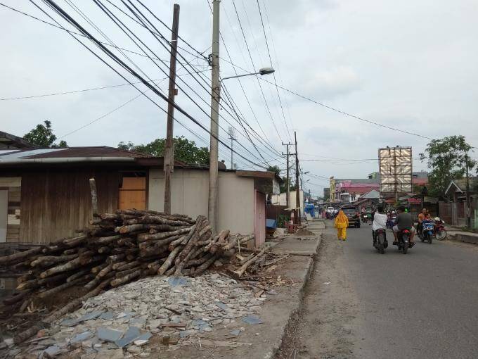 Dampak Pelebaran Jalan, Sejumlah Fasilitas Digeser
