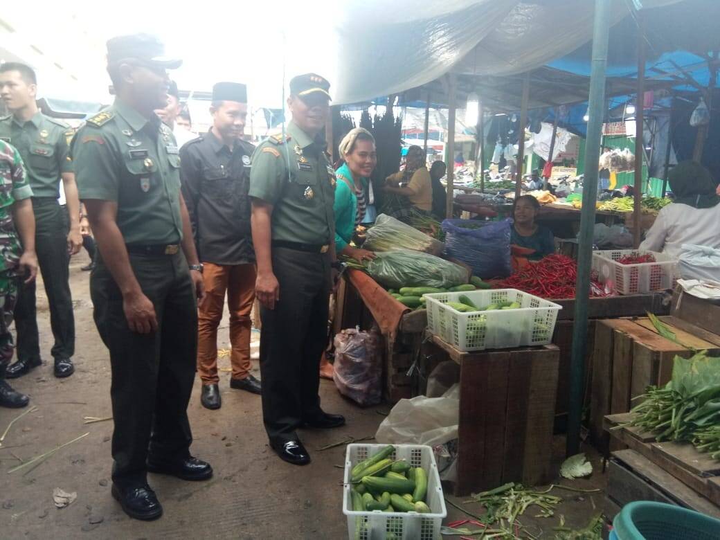 Danrem 042/Gapu kunjungi pedagang Pasar Tradisional Angso Duo