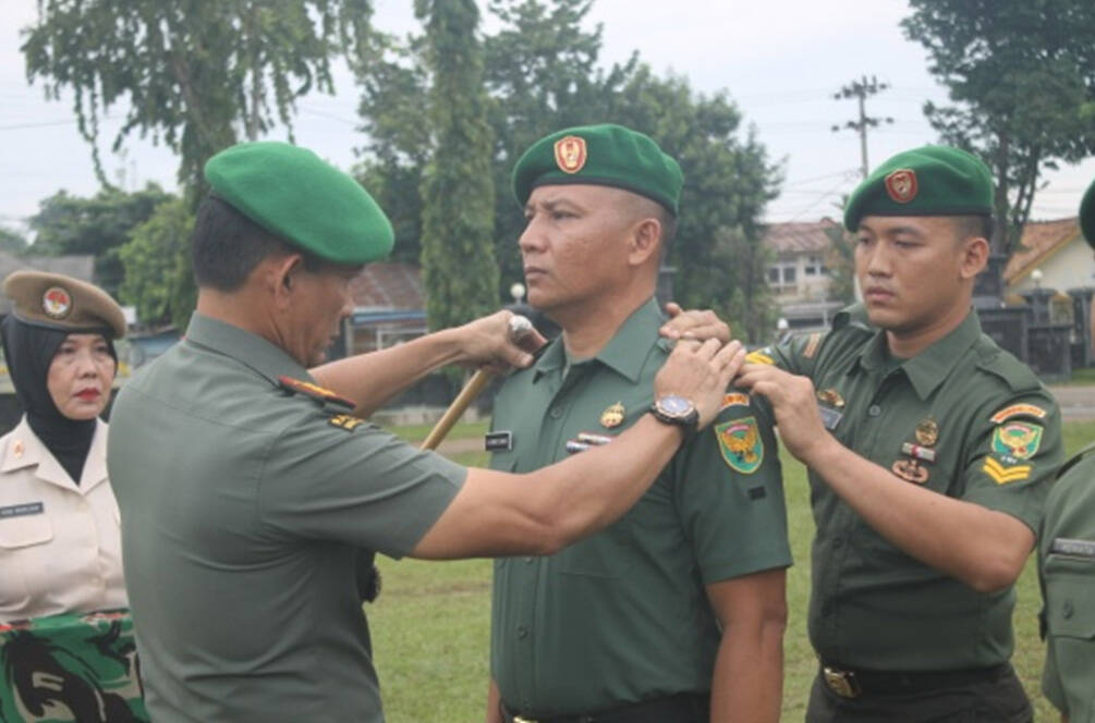 Danrem 042/Gapu Pimpin Upacara Minggu Pertama dan Kenaikan Pangkat