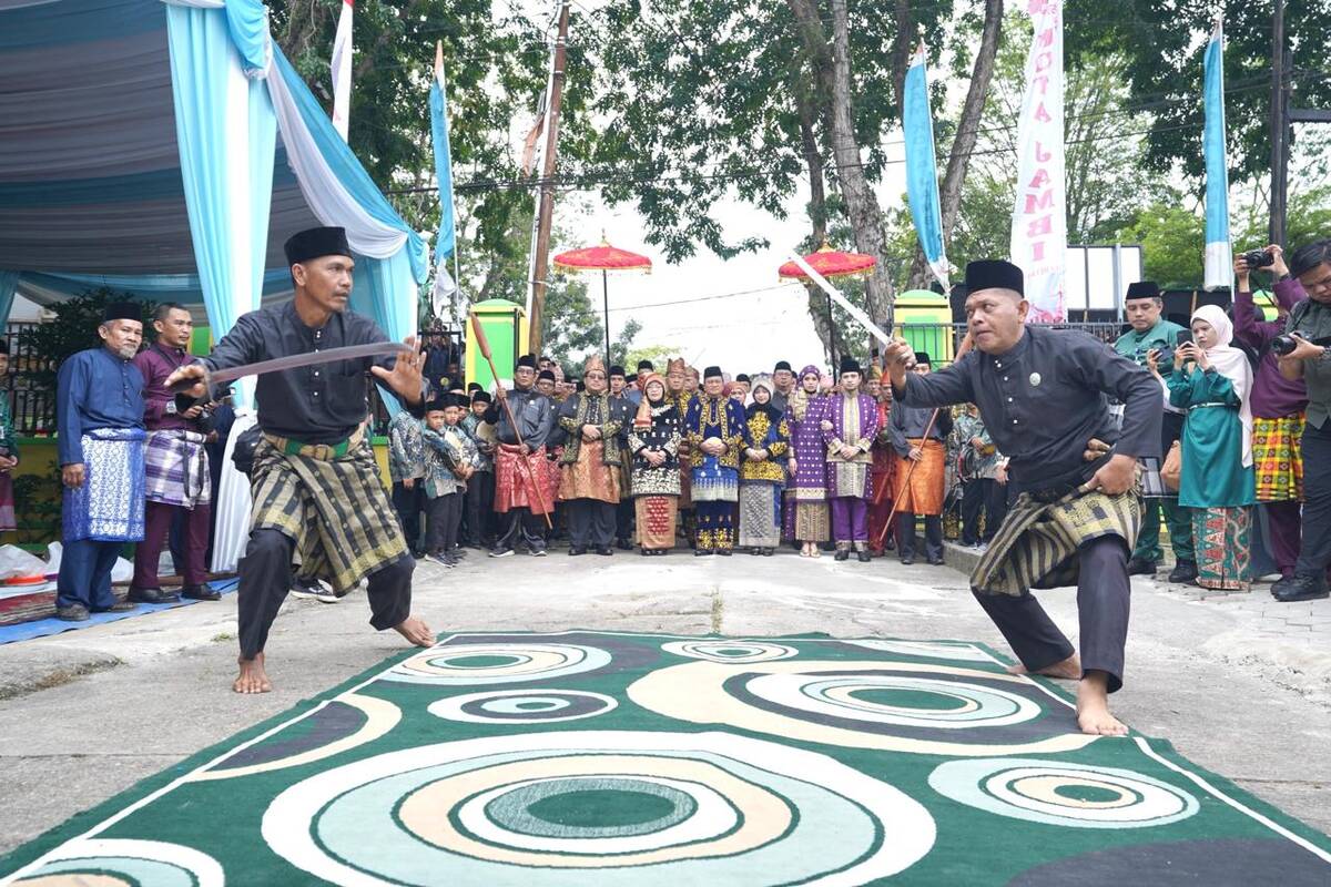 Dari Lacak Hingga Tanduk Buang: Datuk Maulana, Datuk Diza dan Datin Sri Diangkat dalam Prosesi Budaya Melayu Jambi