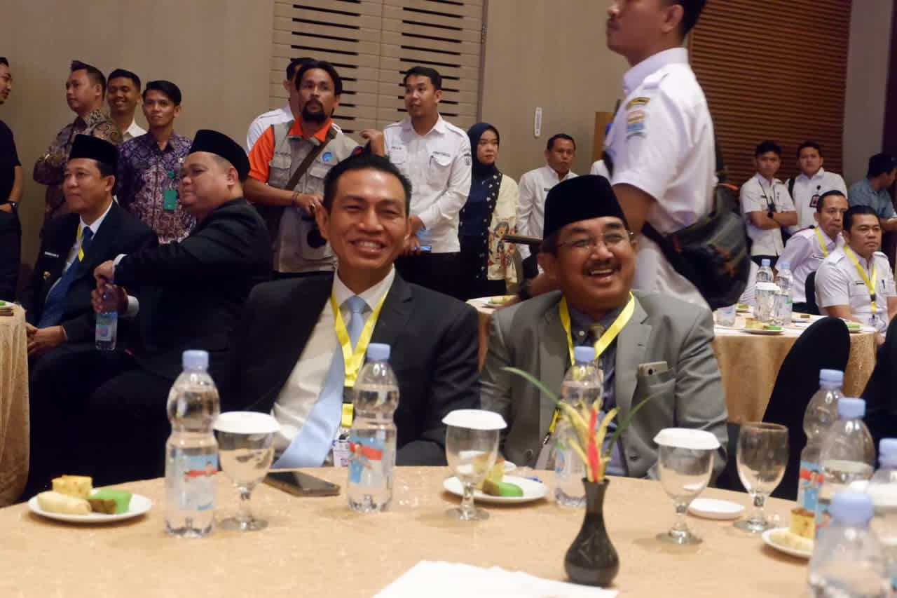 Dasi Biru Fadhil Arief dan Anwar Sadat Menunjukkan Pilgub Jambi Makin Dekat