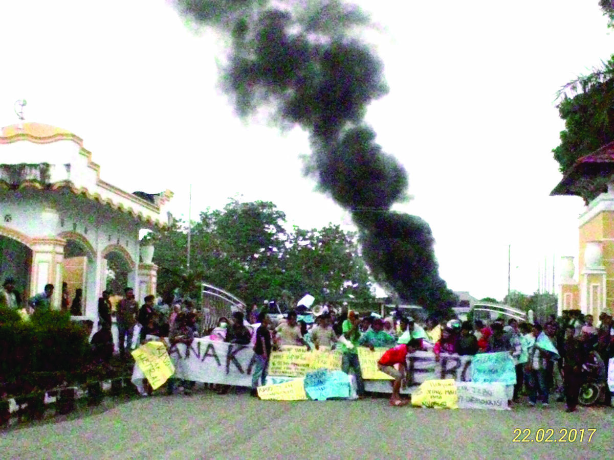 Demokrasi Tebo Tercoreng