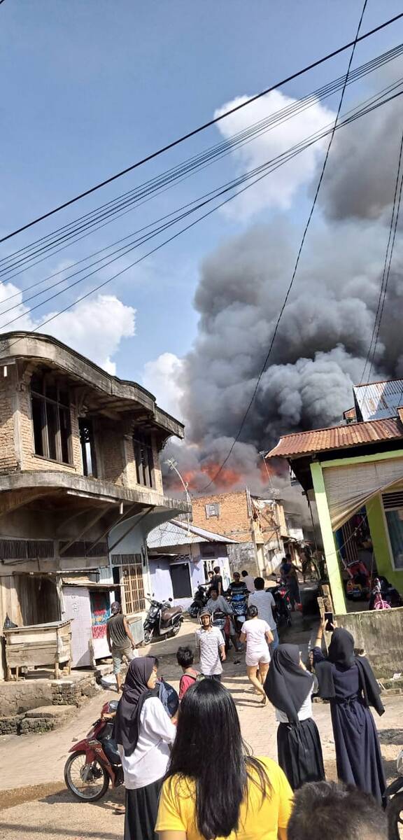 Diduga Akibat Gas Melon Bocor, 17 Rumah Hangus Terbakar