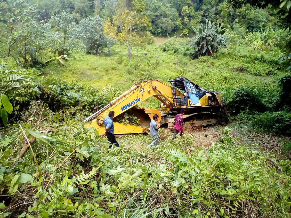 Diduga Digunakan Untuk PETI, Warga Sekancing Tahan Dua Unit Excavator