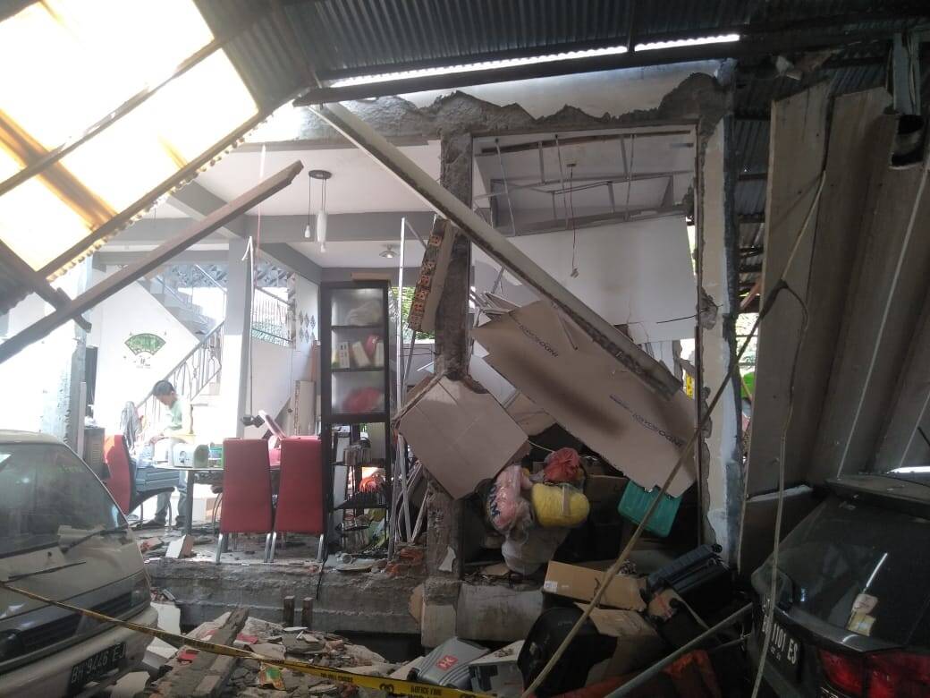Diduga Ledakkan Tabung Gas, Rumah Dua Lantai Porak Poranda