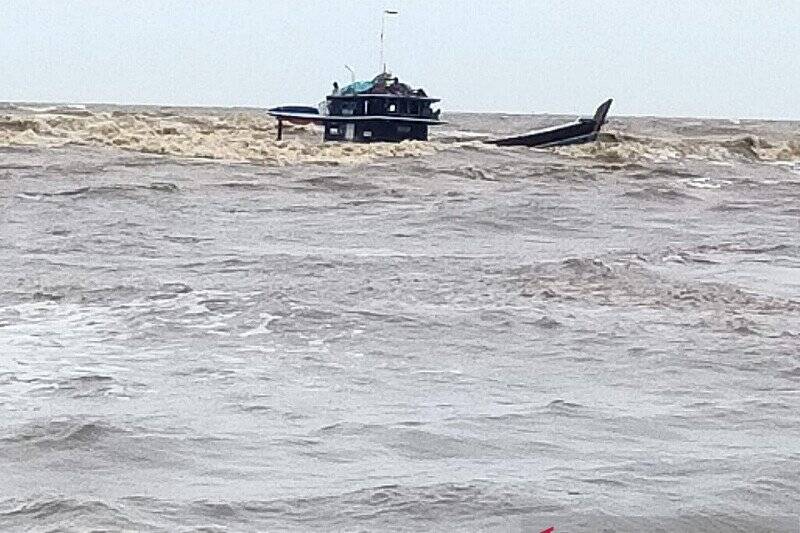 Dihamtam Ombak Sadu, Kapal Bermuatan Sawit dan Kelapa Karam