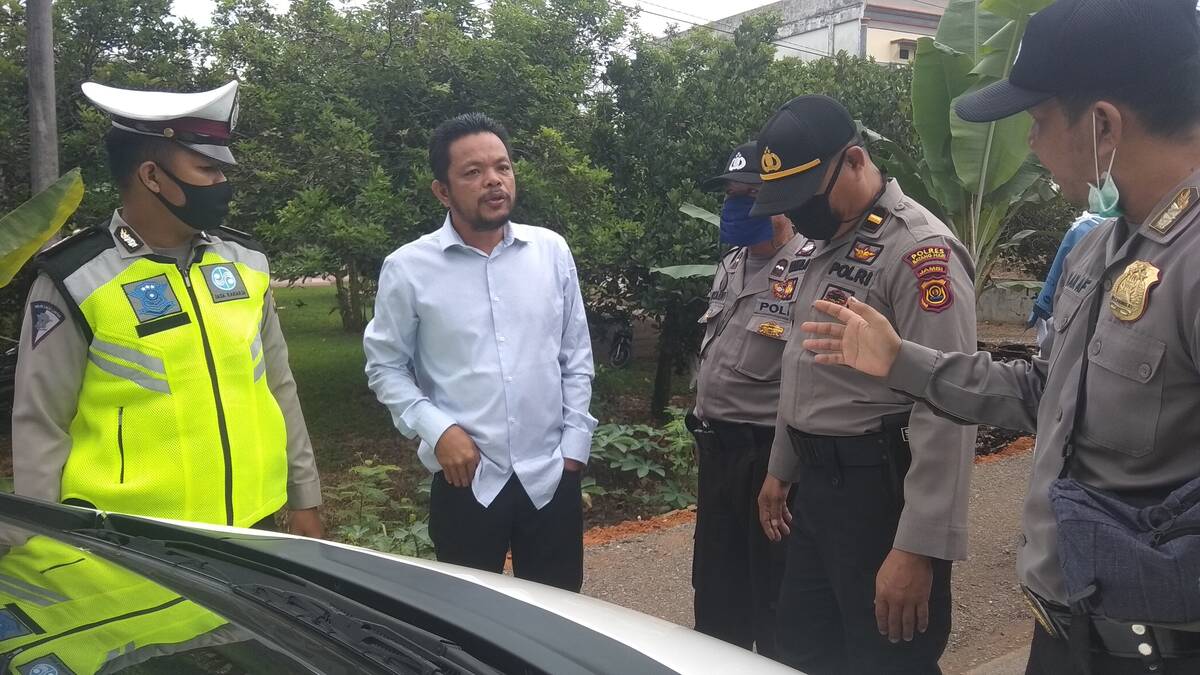 Dihentikan kendaraannya, Anggota DPRD Cekcok Mulut Dengan Polisi