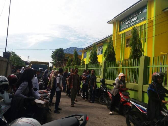 Dinilai Curang, Calon Orangtua Siswa Gembok Sekolah