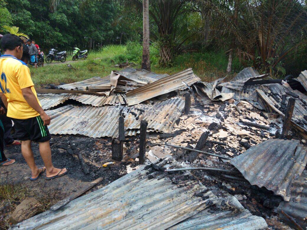 Ditinggal Berangkat Kerja, Rumah Warga Berbak Ludes Terbakar
