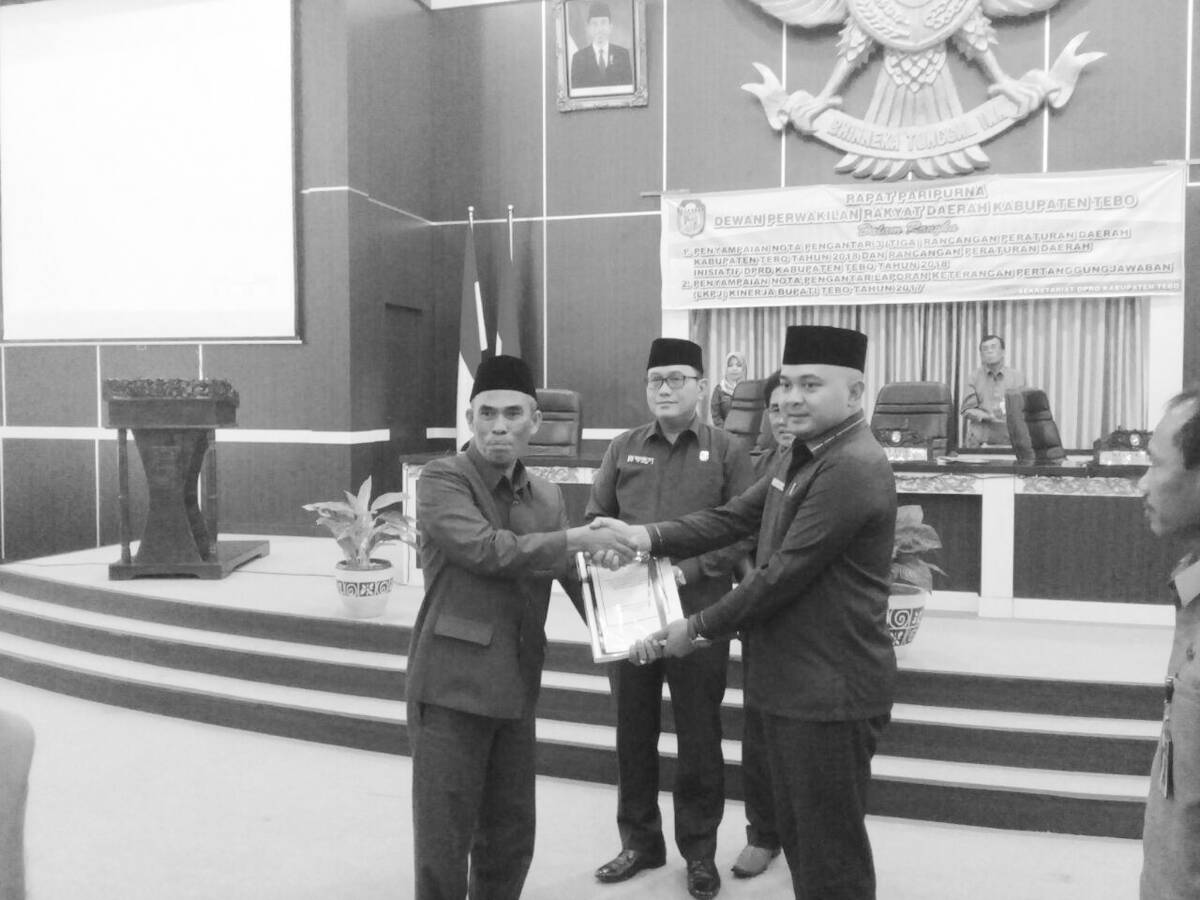 DPRD Tebo Gelar Paripurna Tiga Ranperda dan Ranperda Inisiatif 2018 Serta LKPJ Bupati 2017