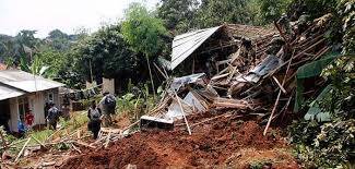 Dua Rumah Di Sarolangun Terbawa Longsor