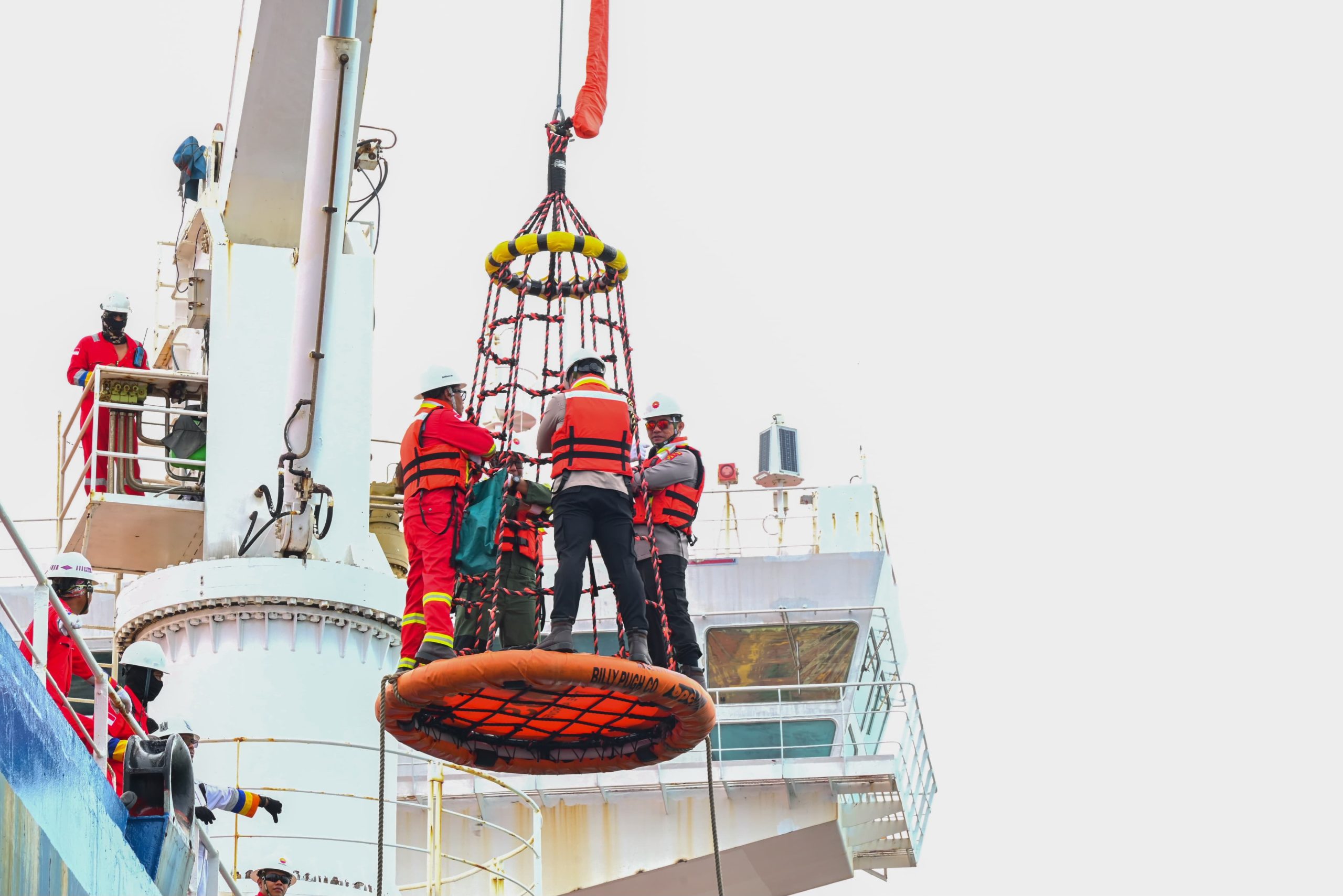 Dukung Penuh Hulu Migas, 3,5 Jam Terjang Ombak, Kapolda Jambi Kunjungi FSO 115 di Tengah Selat Berhala
