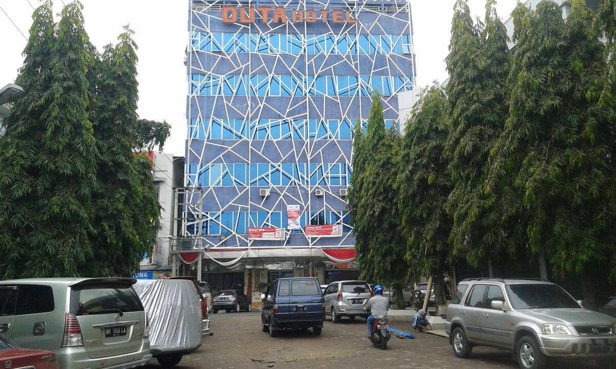Duta Hotel Rampas Lahan Parkir Orang Lain