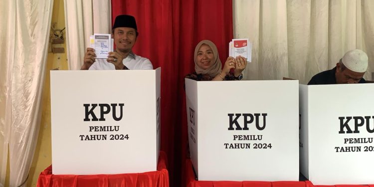 Edi Purwanto dan Istri Tahan Antre Demi Nyoblos