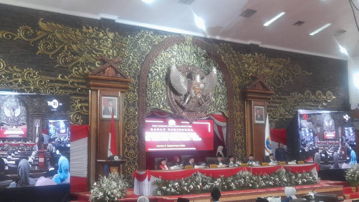 Edi Purwanto Pimpin Paripurna Pelantikan 55 Dewan Periode 2024-2029