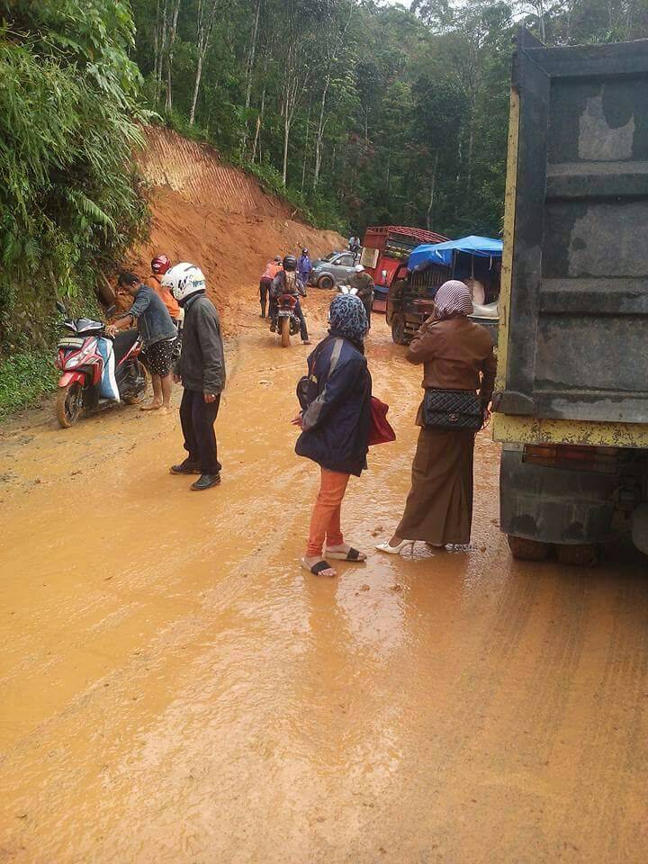 Eks Pengerukan, Longsor