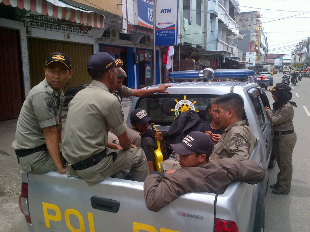 Empat Bocah Tengah Asik Ngelem Dicokok