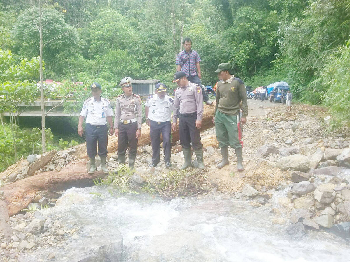 Empat Titik Longsor Berada di Jalan Tapan-Sungai Penuh