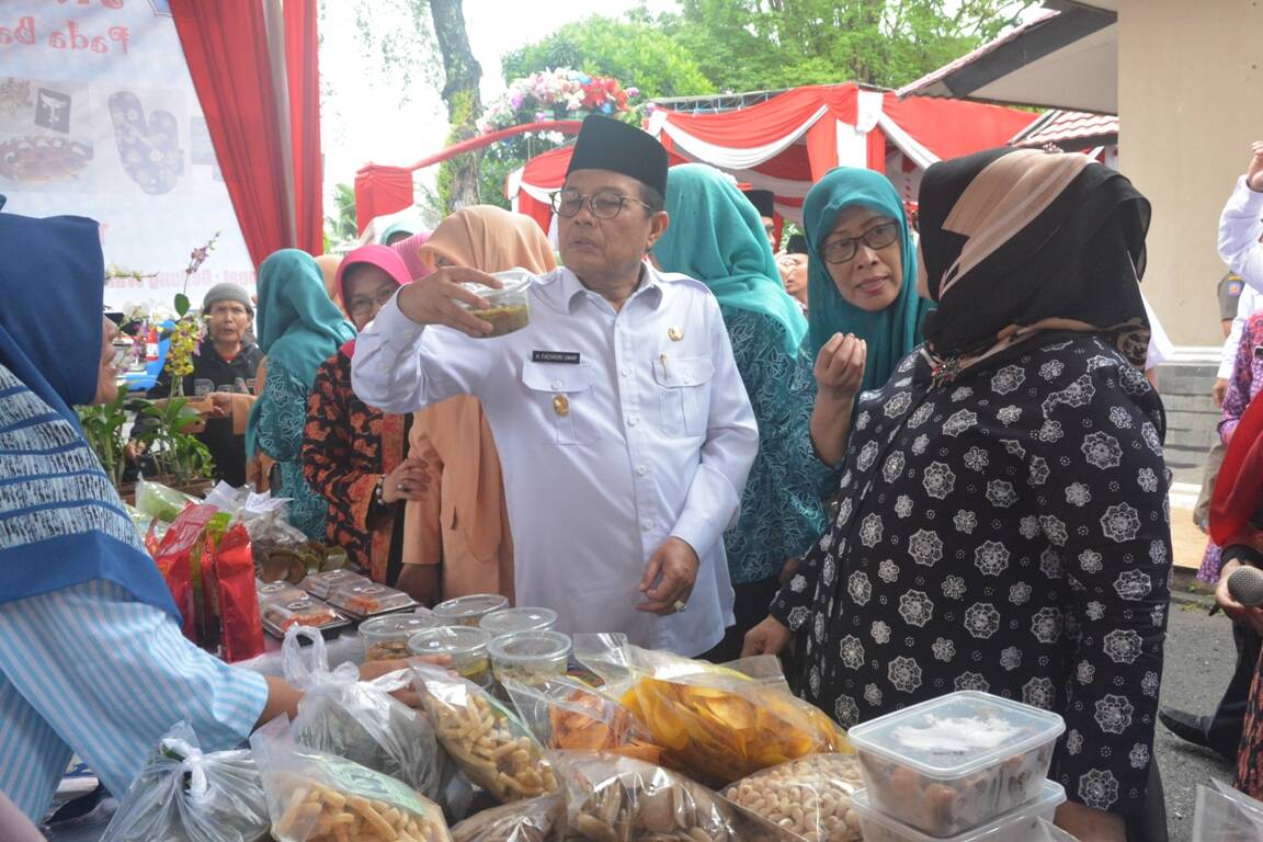 Fachrori Buka Bazar Ramadhan BKOW Dan TP PKK