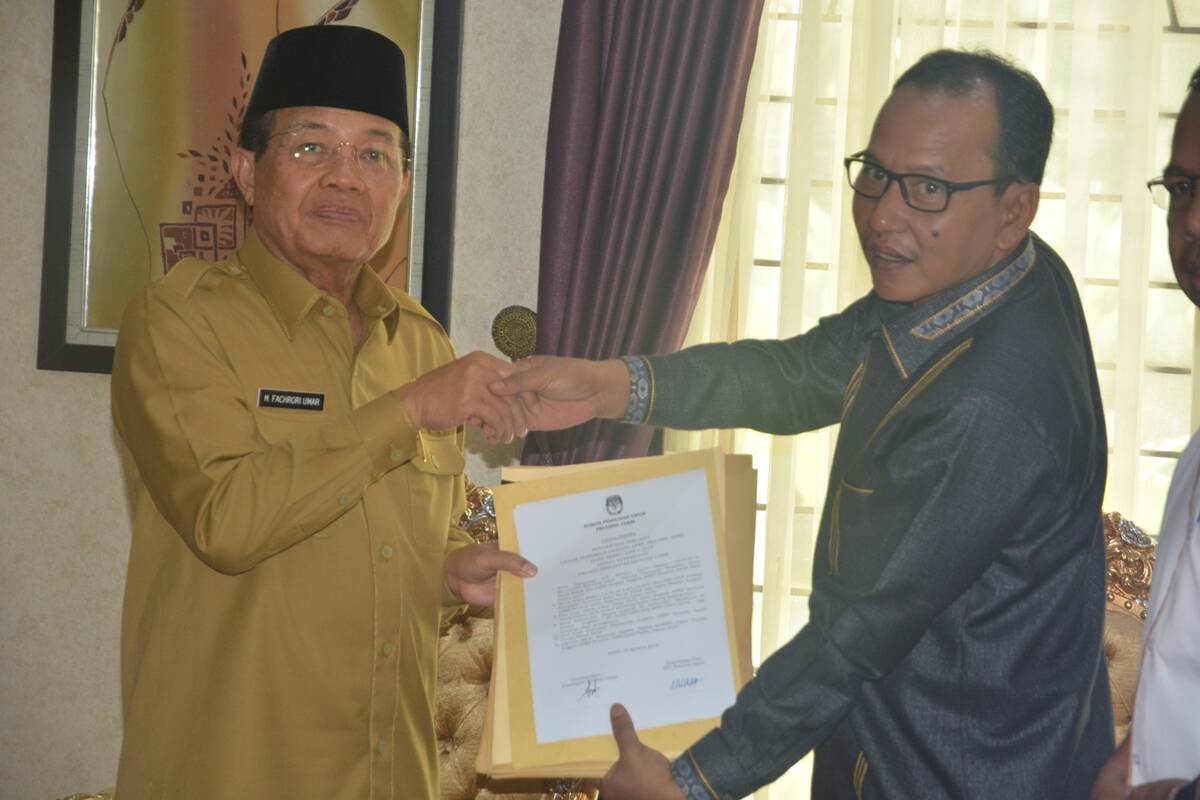 Fachrori Terima  Dokumen Anggota  DPRD Terpilih Provinsi Jambi