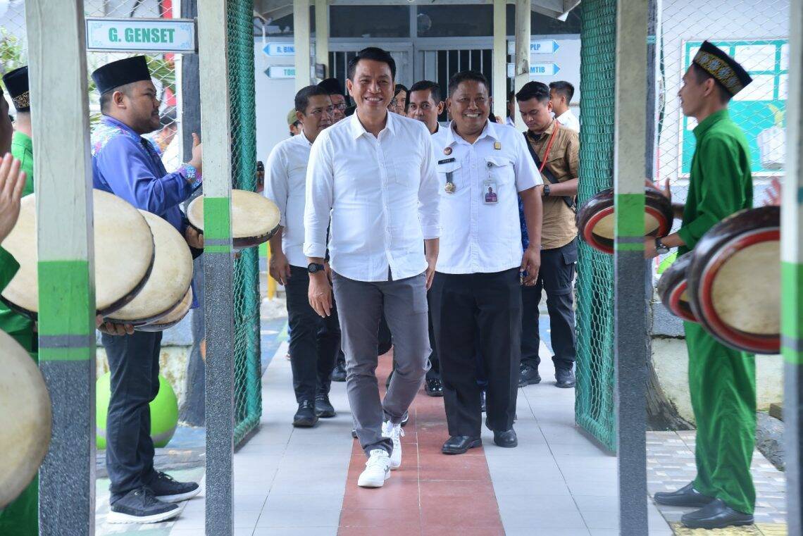 Fadhil Arief Beri Kelompok Lapas Kelas II B Muara Bulian Bantuan
