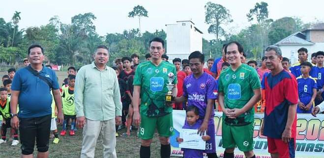 Fadhil Arief Saksikan Laga Persahabatan Old Star Batanghari VS Rambutan Masam Legend