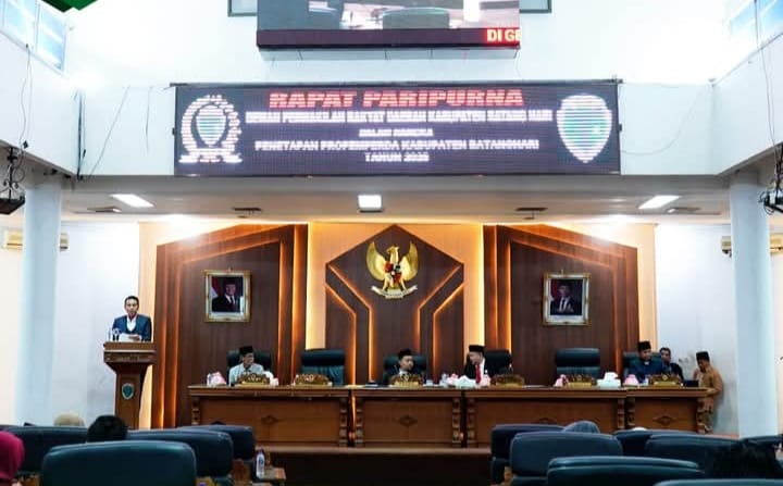 Fadhil-Bakhtiar Hadiri Paripurna Penetapan Propemperda Tahun 2025