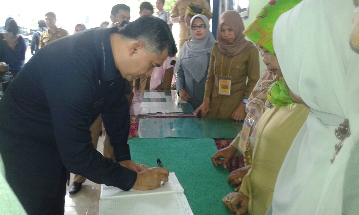 Fasha Tinjau Pelaksaan UN Disejumlah Sekolah