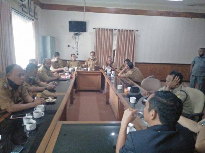 Forum Kades Muaro Jambi Demo ke DPRD Tolak Pemotongan Dana Bansos