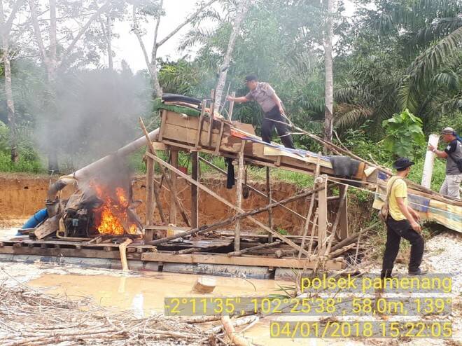 Gerebek Lokasi PETI, Polisi Bakar Mesin Dompeng