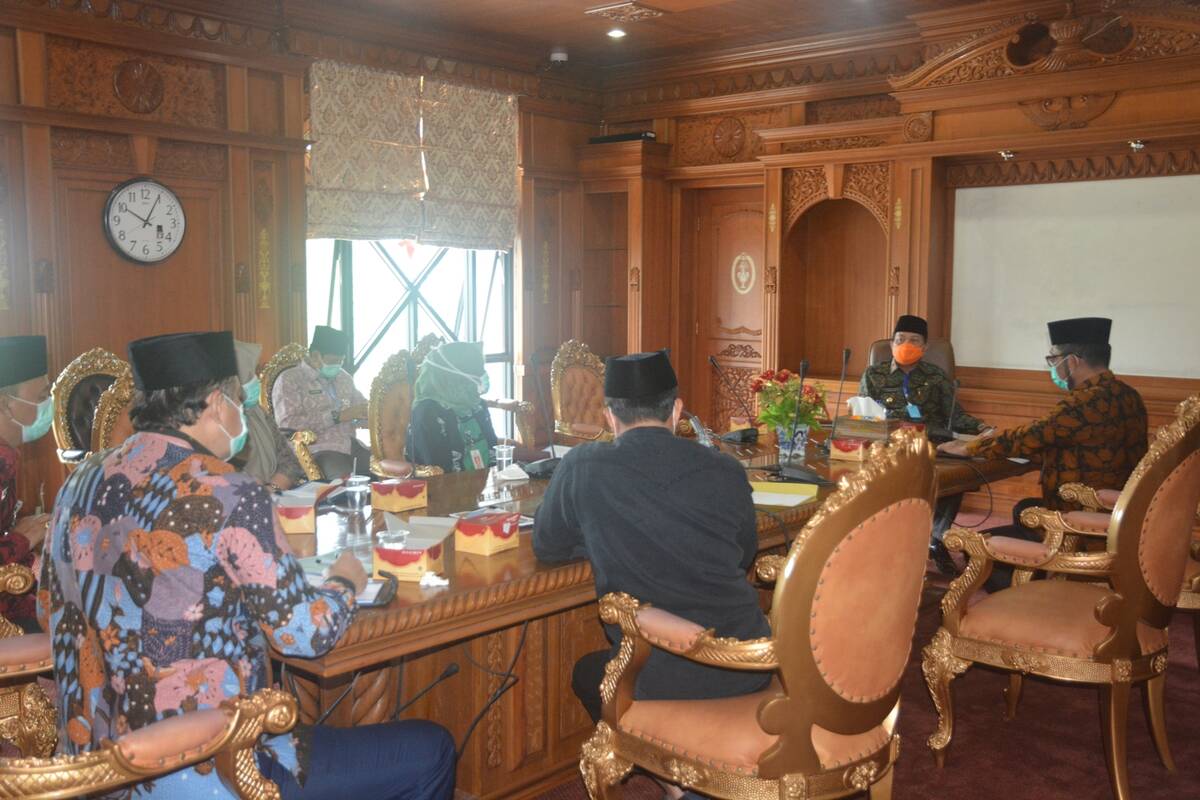 Gubernur Jambi Pimpin Rapat Penanganan Covid-19: Jangan Sampai Masyarakat Susah