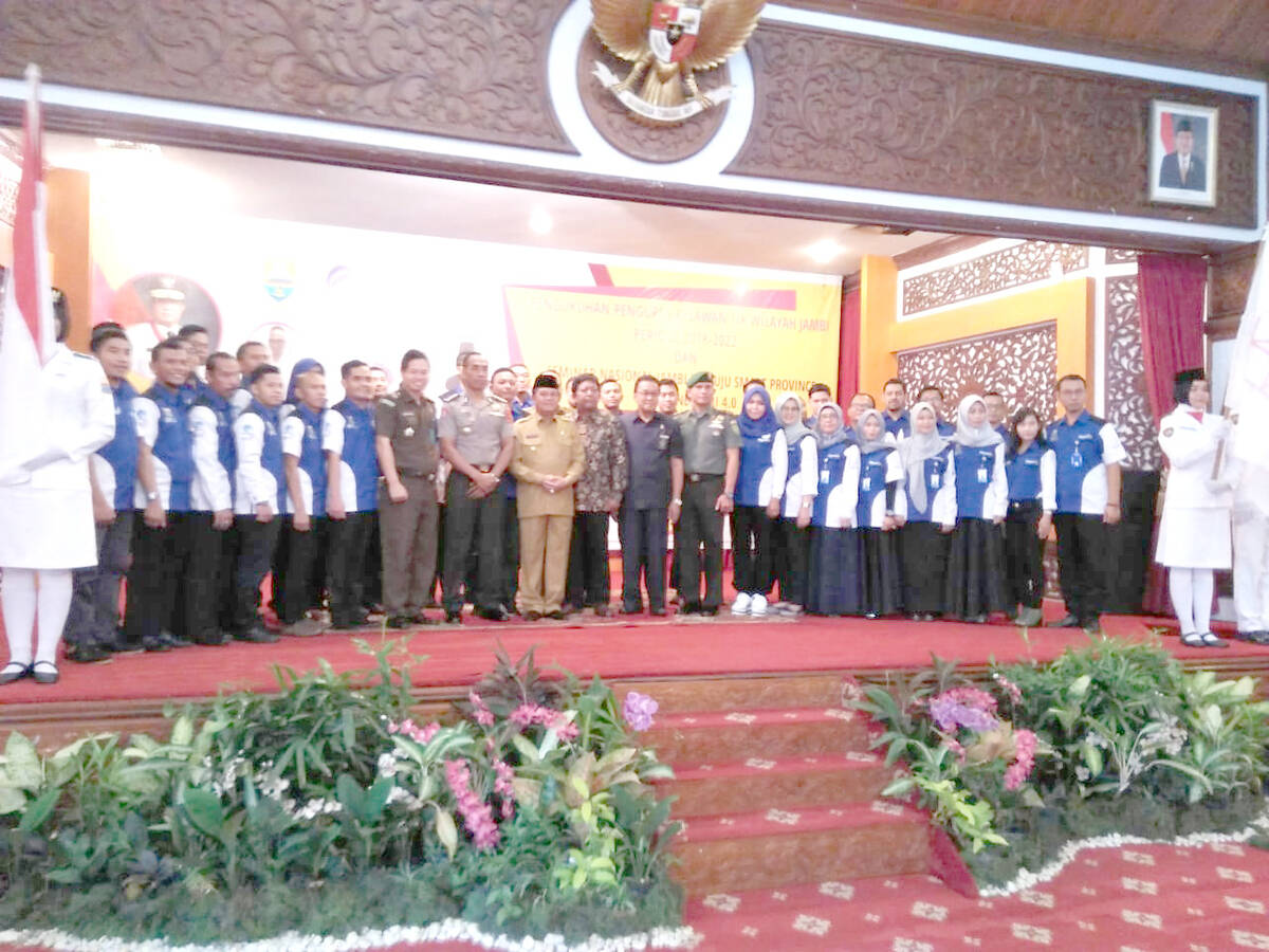 Gubernur Kukuhkan 48 Relawan Teknologi Informasi Komunikasi