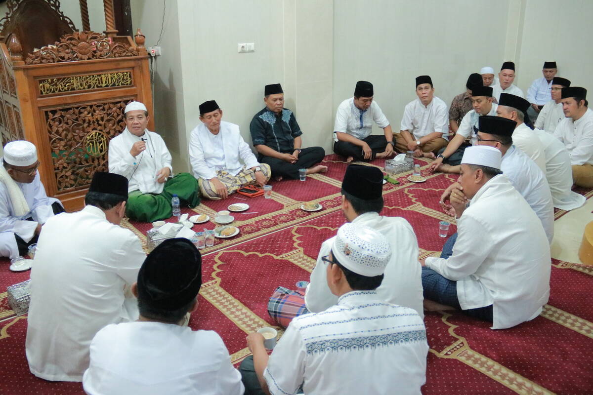 Gubernur, Sekda, Para Kepala OPD Tarawih Bersama