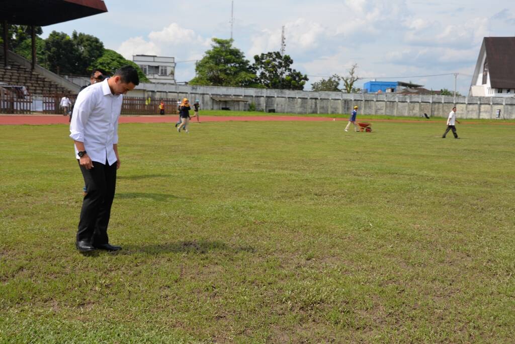 Gubernur Tinjau Stadion Tempat Pelaksanaan Gubernur CUP