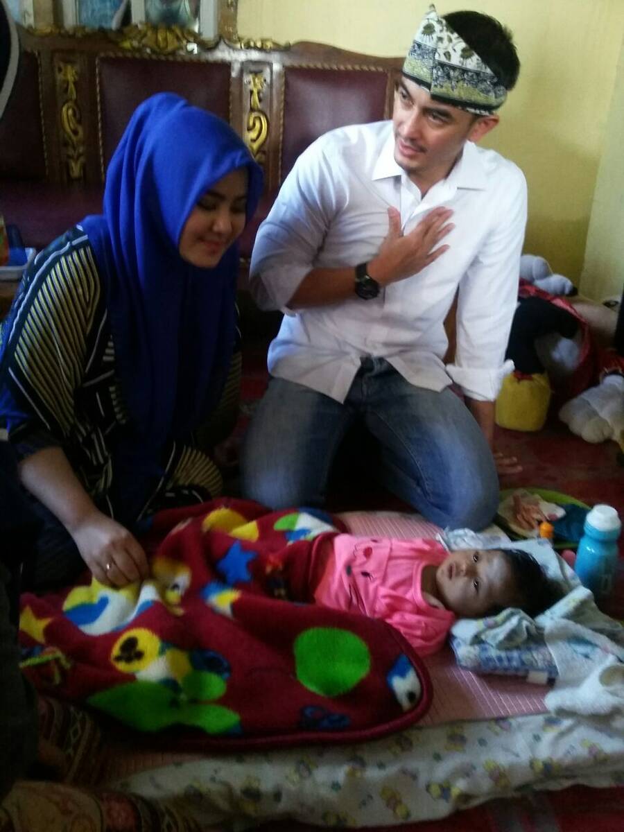 Gubernur Zola Bantu Pengobatan Bayi Menderita Penyumbatan Empedu