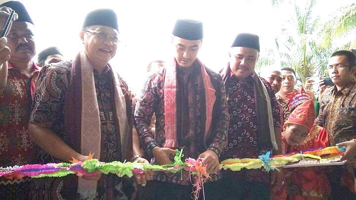 Gubernur Zumi Zola Berikan Beasiswa Santri Hafiz Alqur&#8217;an