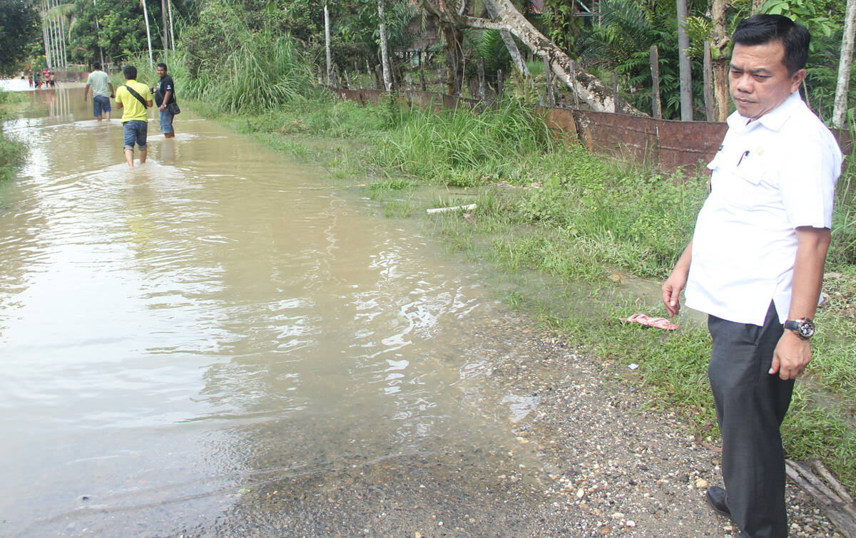 H Al Haris : Banjir, Jangan Buang Sampah ke Sungai