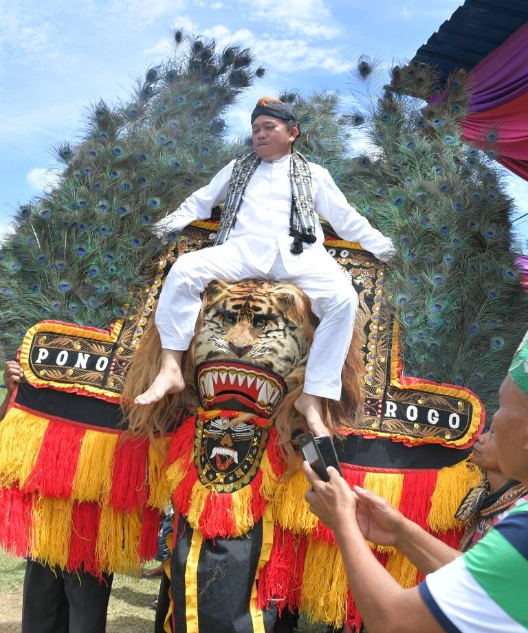 H Al Haris dan Khafid, Grebek Suro di Pulau Tujuh