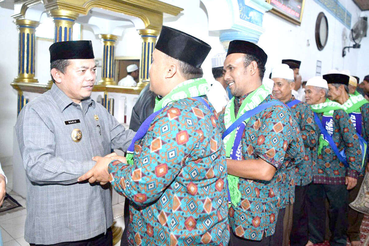 H Al Haris Lepas Sebanyak 105 Orang Jemaah Umroh