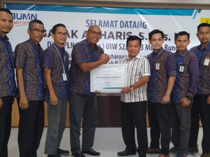 H Al Haris Raih Penghargaan dari PLN