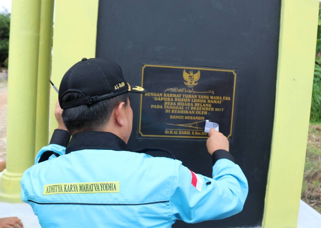 H Al Haris Resmikan Gapura Dusun Lubuk Damai