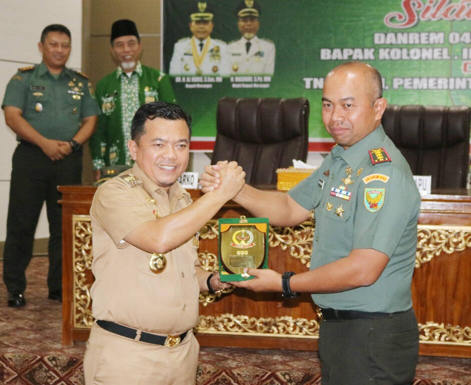 H Al Haris Sambut Silaturahmi Danrem 042/GAPU