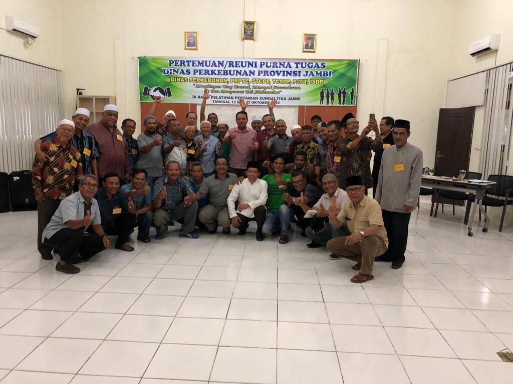 Hadiri Reuni Purna Tugas Dinas Perkebunan, Usman Ermulan Ajak Merawat dan Menjaga Silaturahmi