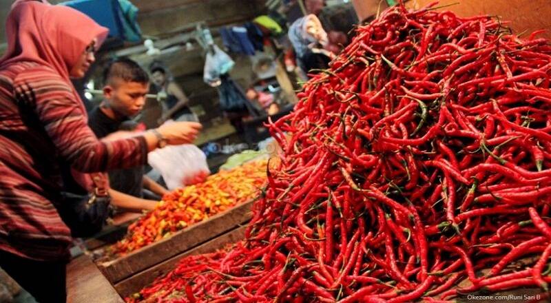 Harga Cabai Turun di Pasar Angso Duo