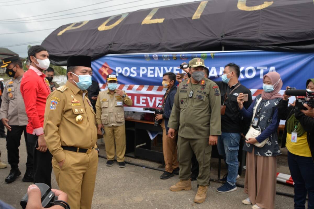Haris Pantau Penyekatan PPKM Level 4 Kota Jambi
