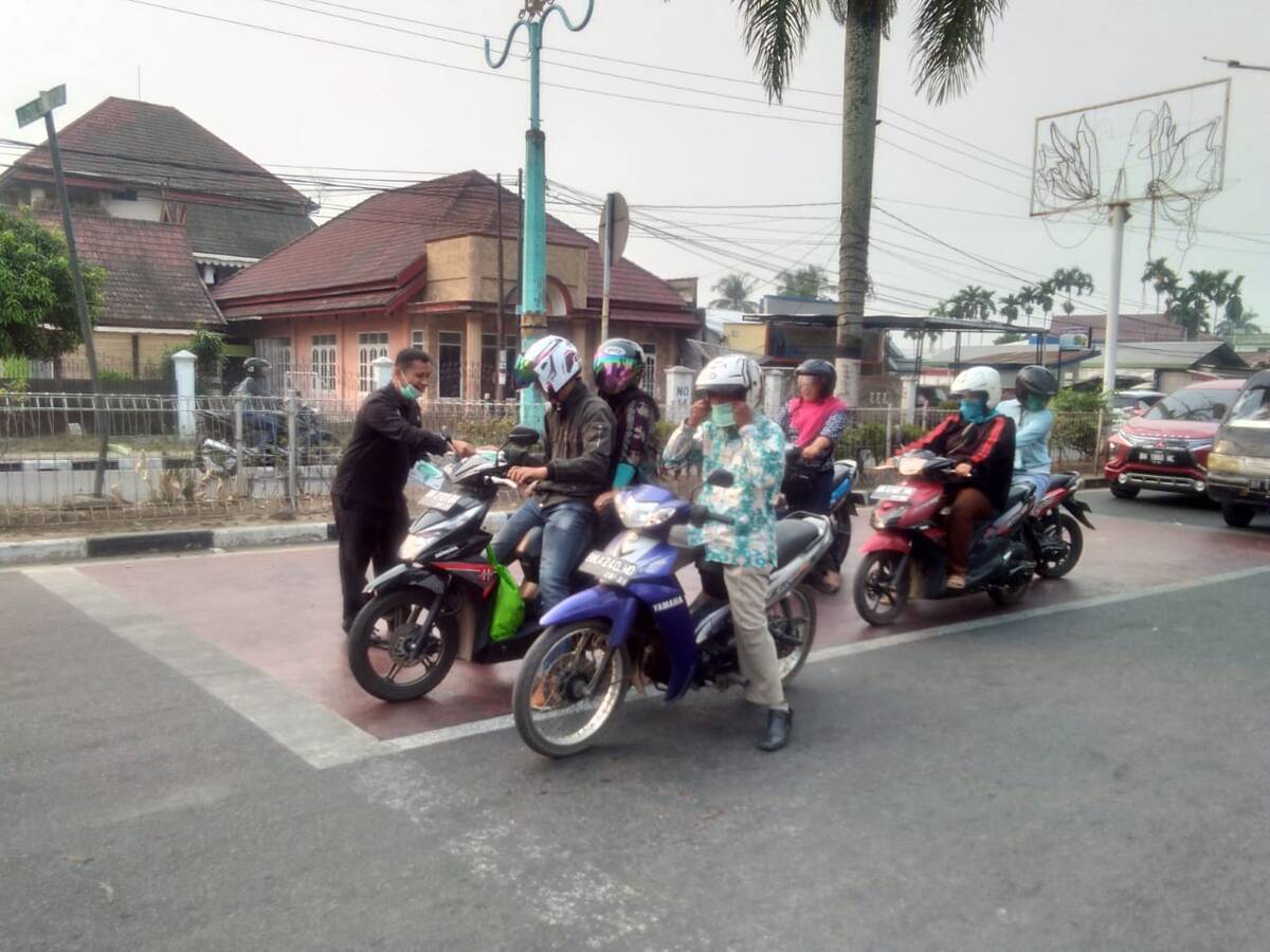 IJPJ Bagikan Ribuan Masker Kepada Pengguna Jalan
