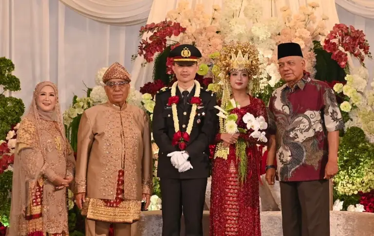 Ratu Convention Center Penuh, Usman Ermulan Hadiri Resepsi Pernikahan Putri Rd Muchtar