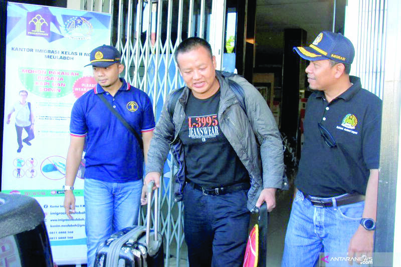 Imigrasi Jambi Deportasi Tiga WNA