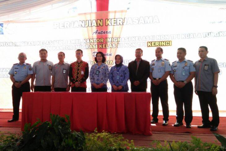 Imigrasi-Pos Jambi Terima Pembayaran Dan Pengiriman Paspor