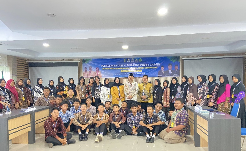 IPM Gelar Parlemen Pelajar Pertama Jambi Demi Cetak Generasi Kritis, Rektor Hendra Kurniawan Sampai Ngaku Bangga